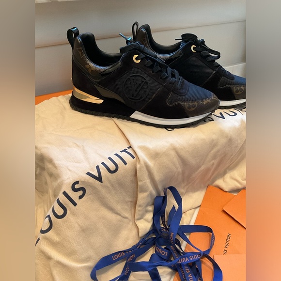 π― % AUTHENTIC LOUIS VUITTON RUN AWAY SNEAKER β€οΈβπ₯β€οΈβπ₯β€οΈβπ₯ - Picture 7 of 13
